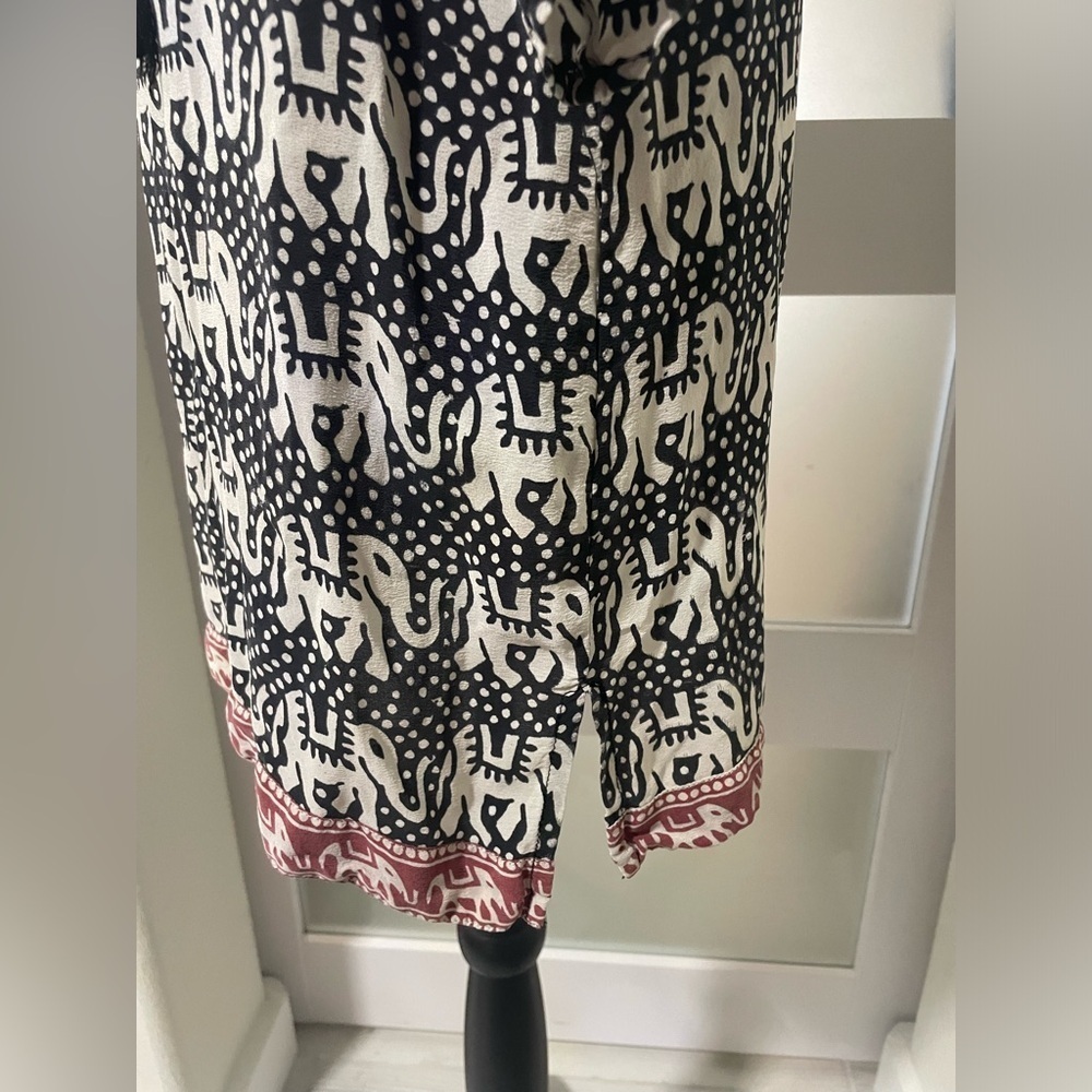 Tolani Black and White 3/4 Sleeve Dolman V-Neck Top - Picture 3 of 10